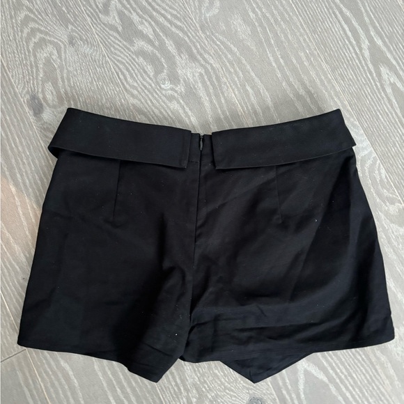 Aritzia shorts - Picture 2 of 2